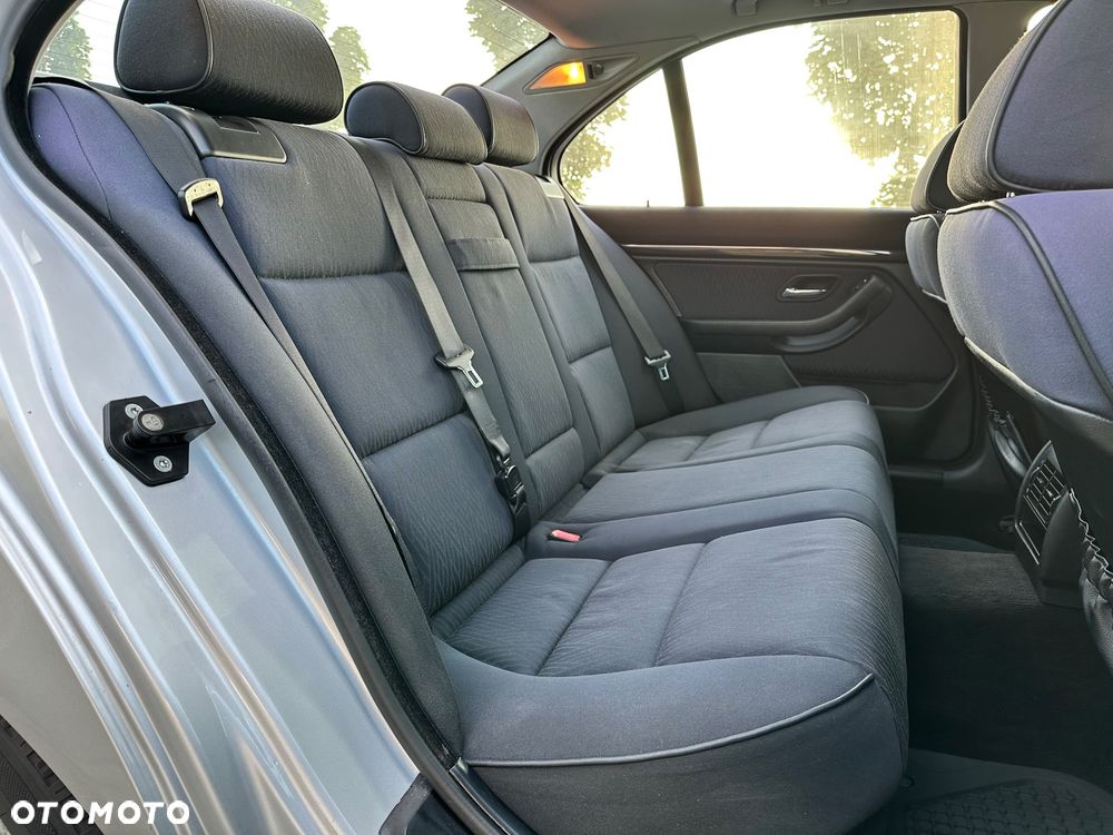 BMW Seria 5 520i - 30