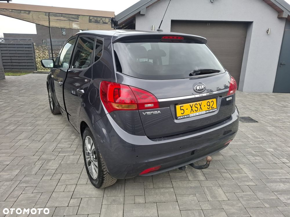 Kia Venga 1.4 CVVT UEFA EURO 2016 - 11