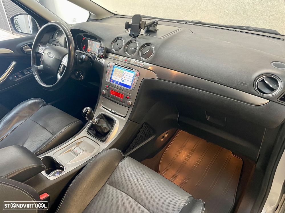 Ford S-Max 2.0 TDCi Titanium 7L - 26