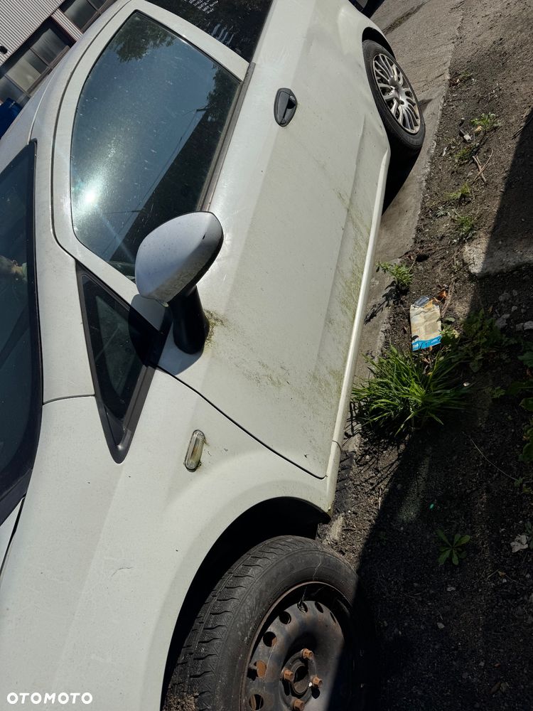 Fiat grande punto  249 biały białe drzwi prawe lewe maska pas przedni lampa lampy przednie tylnie prawa lewa zderzak przód przedni sanki kołyska zderzak tył tylni  pas przedni z chłodnicami - 6