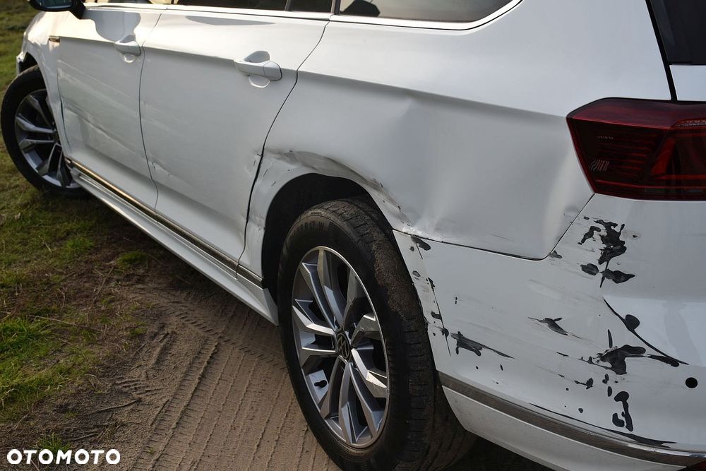 Volkswagen Passat Variant 2.0 TDI SCR DSG 4Motion Elegance - 12