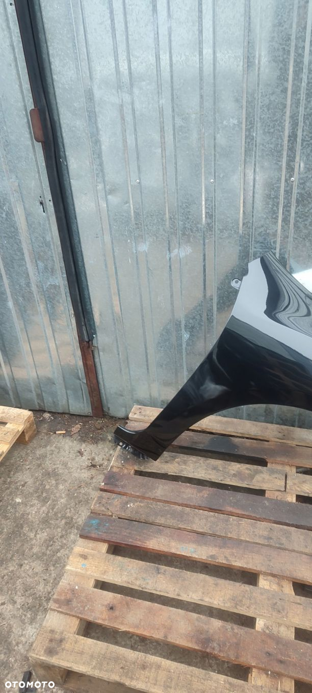 BŁOTNIK PRAWY PRZÓD MAZDA 3 BL 09 -11R BEZ OTWORU NA KIERUNKOWSKAZ KOL. 16W - 5
