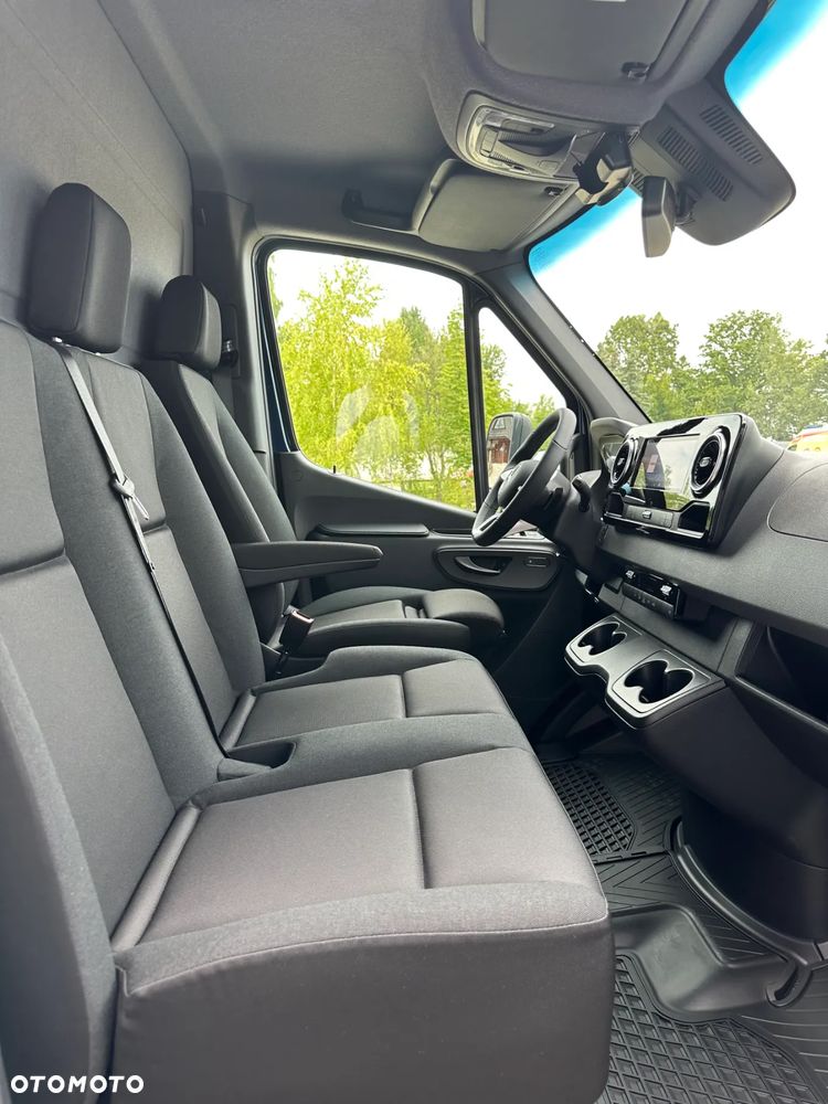 Mercedes-Benz Sprinter - 23
