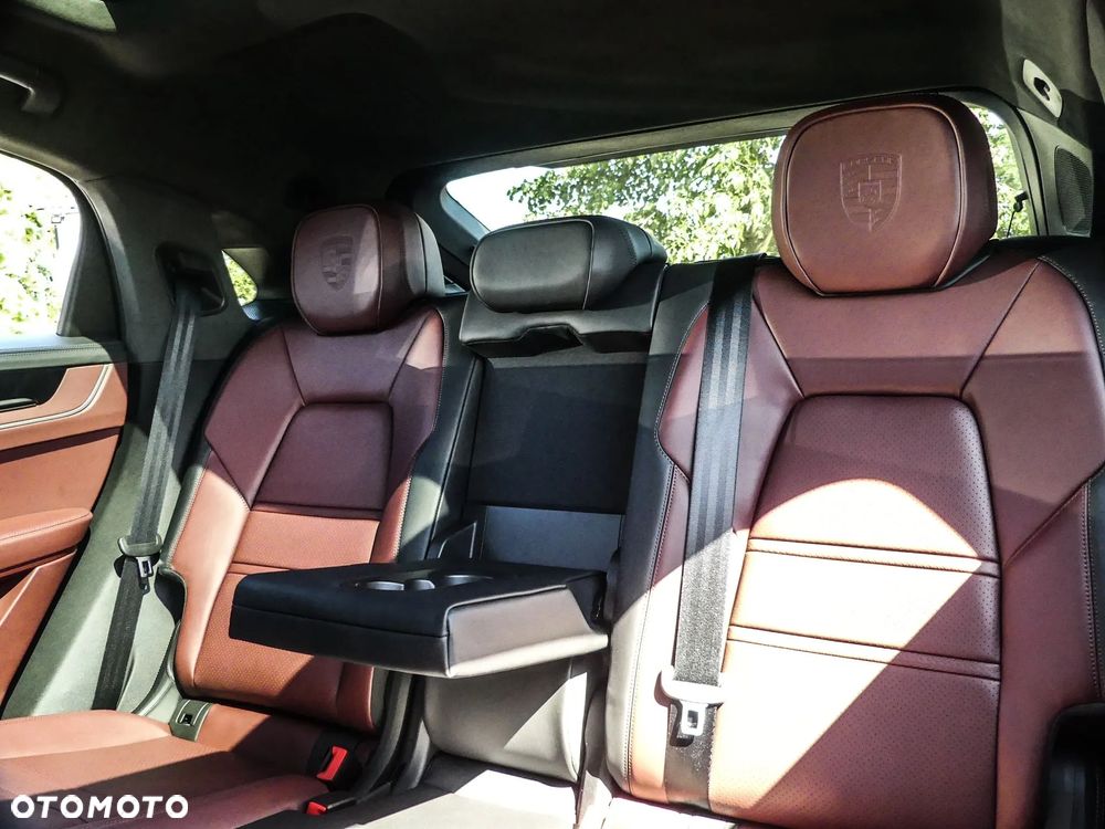 Porsche Cayenne Coupe E-Hybrid PHEV - 24