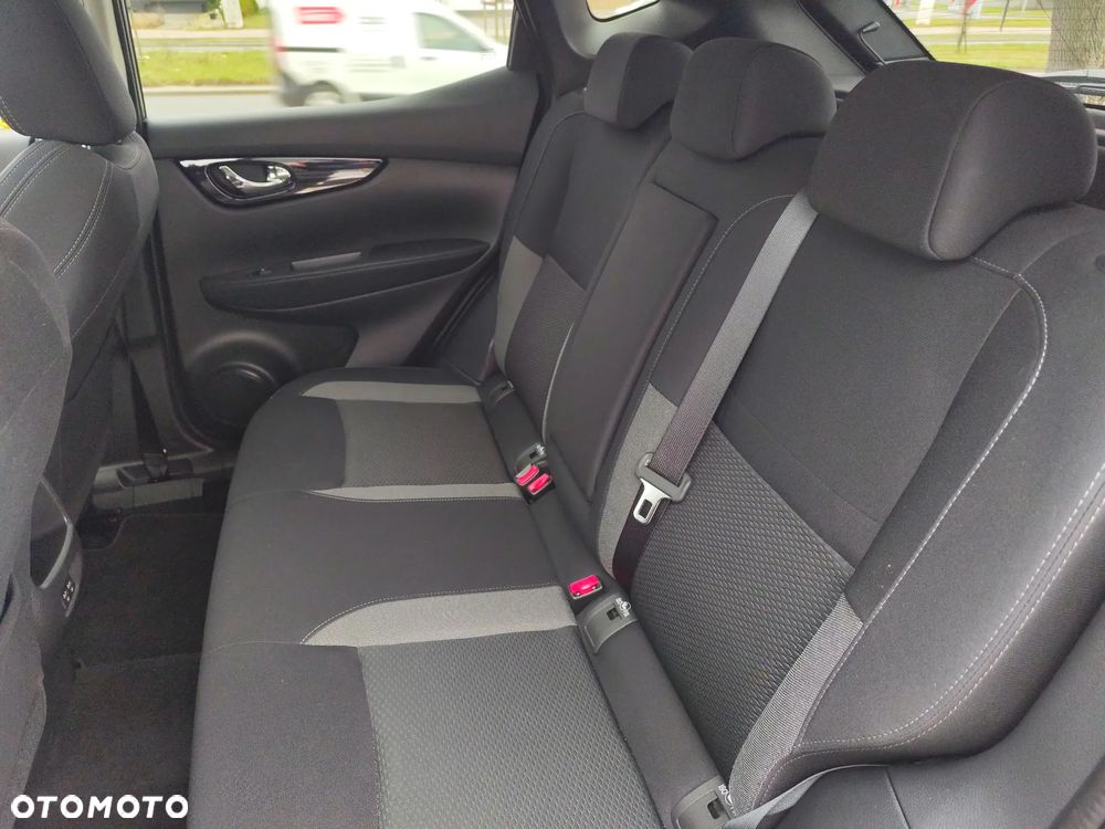 Nissan Qashqai 1.3 DIG-T N-Connecta EU6d - 17