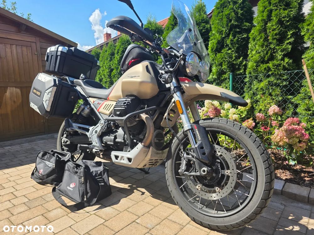 Moto Guzzi V85 - 1