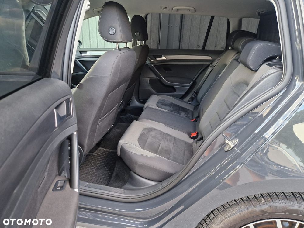 Volkswagen Golf - 10