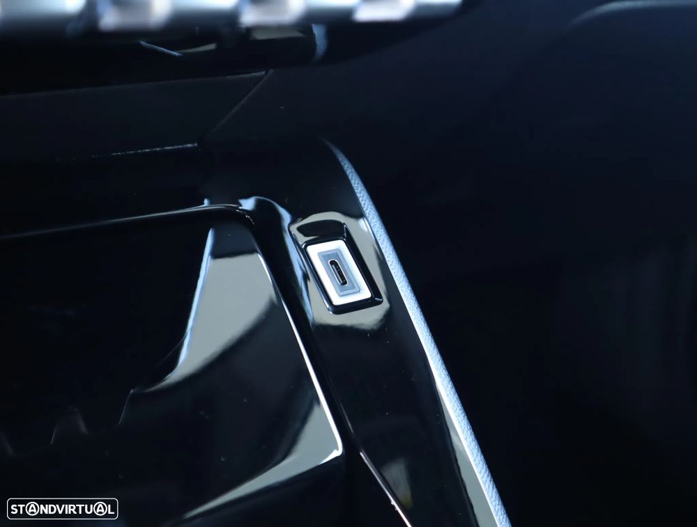 Peugeot 2008 1.2 Hybrid Allure e-DCS6 - 39
