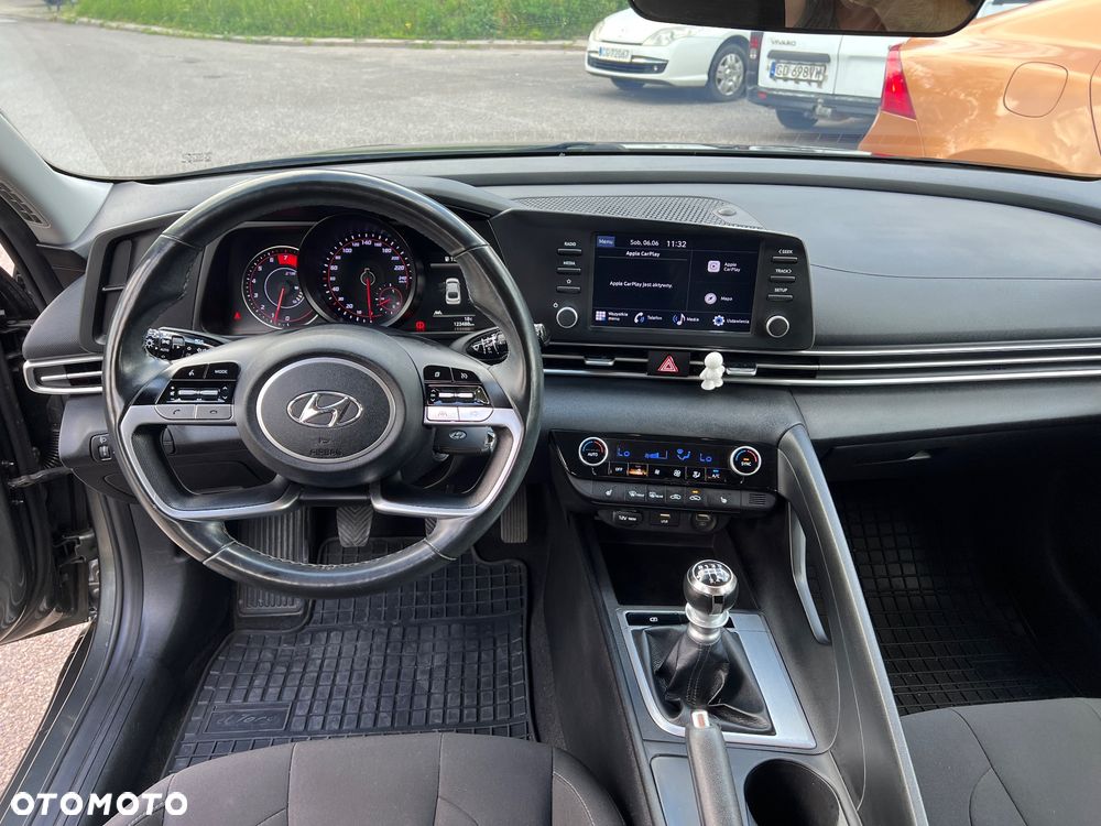 Hyundai Elantra - 18