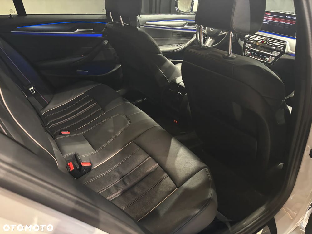 BMW Seria 5 520d mHEV - 24