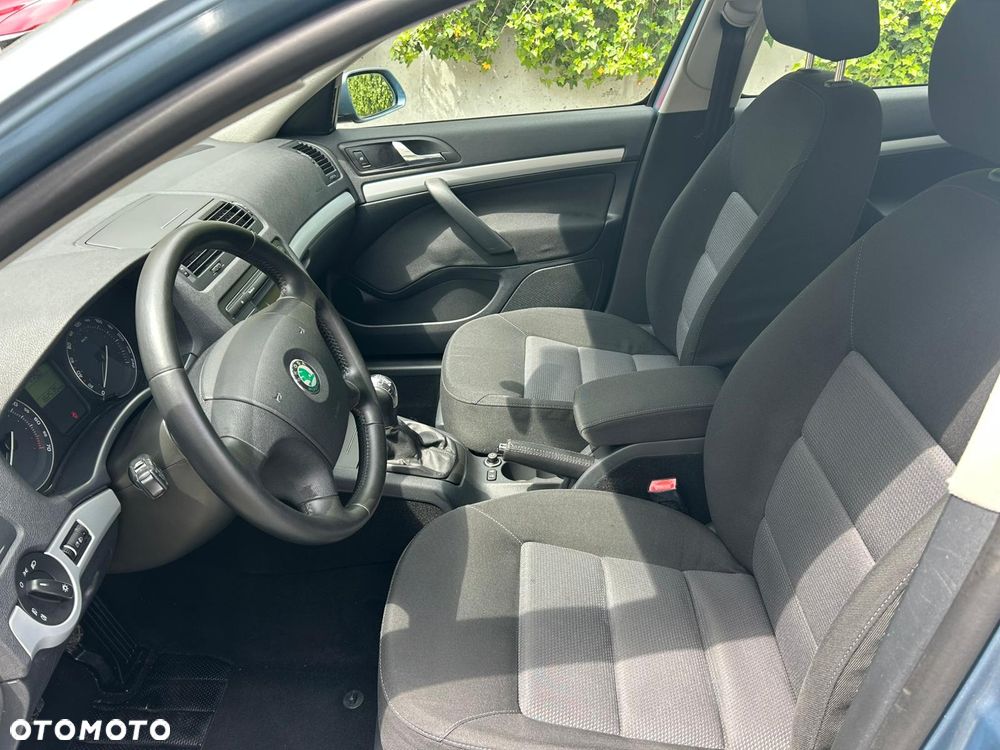 Skoda Octavia 1.6 Combi Classic - 22