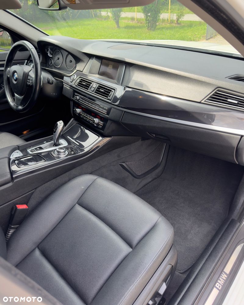 BMW Seria 5 520d Touring Luxury Line - 10
