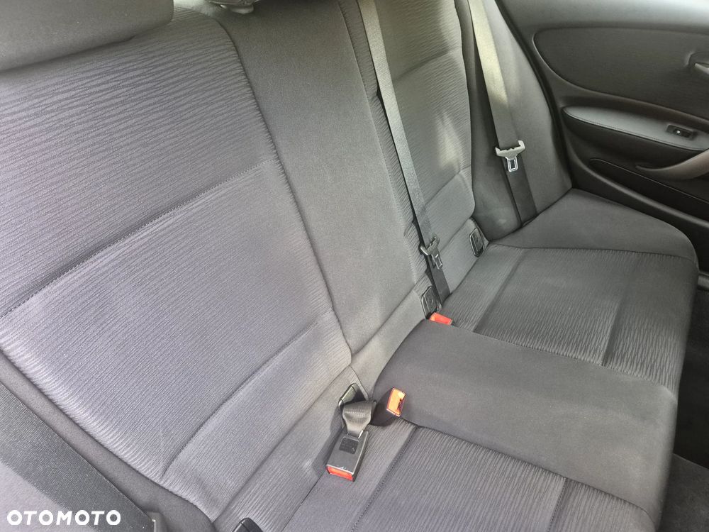 BMW Seria 1 116i - 24