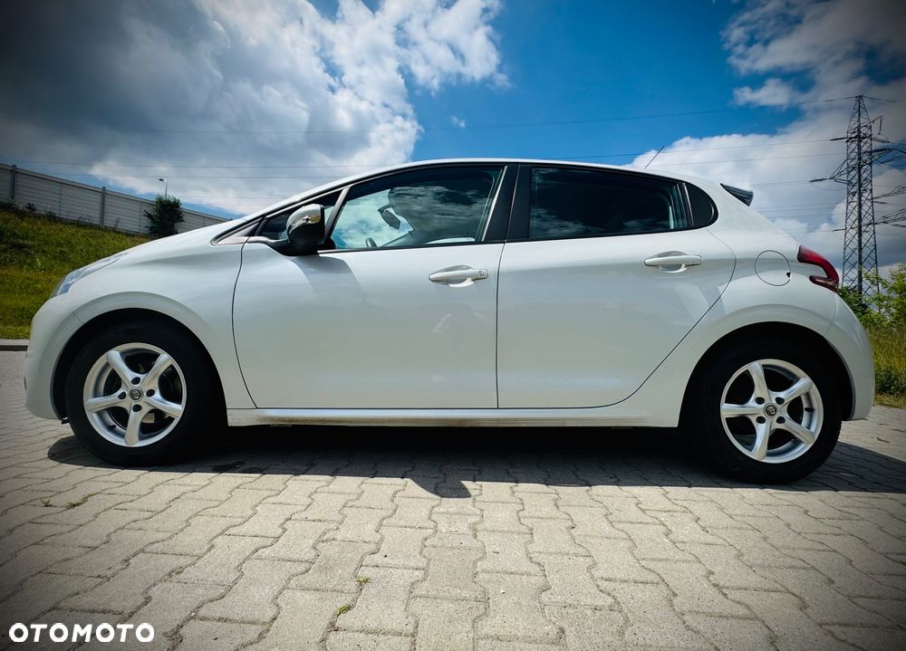 Peugeot 208 - 5