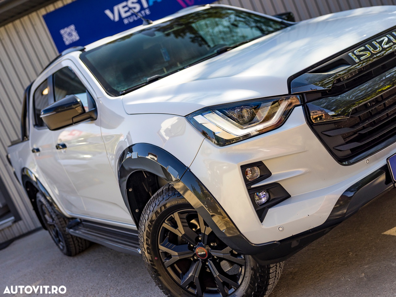 Isuzu D-Max 1.9 DSL 4x4 Double Cab AT Executive - 11