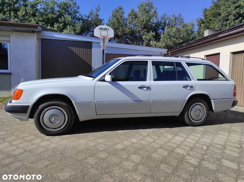 Mercedes-Benz W124 1992 photo 5