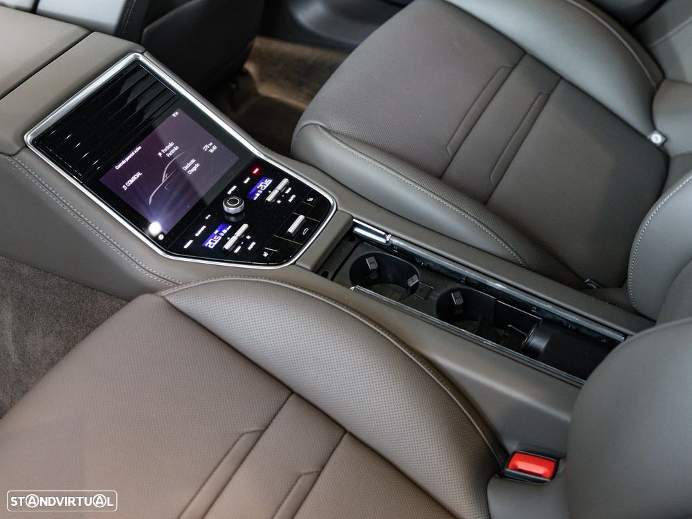 Porsche Panamera 4 E-Hybrid Platinum Edition - 32
