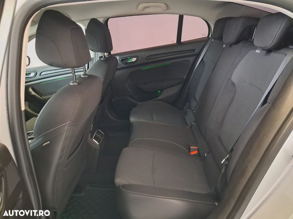 Renault Megane TCe 140 GPF Techno - 24