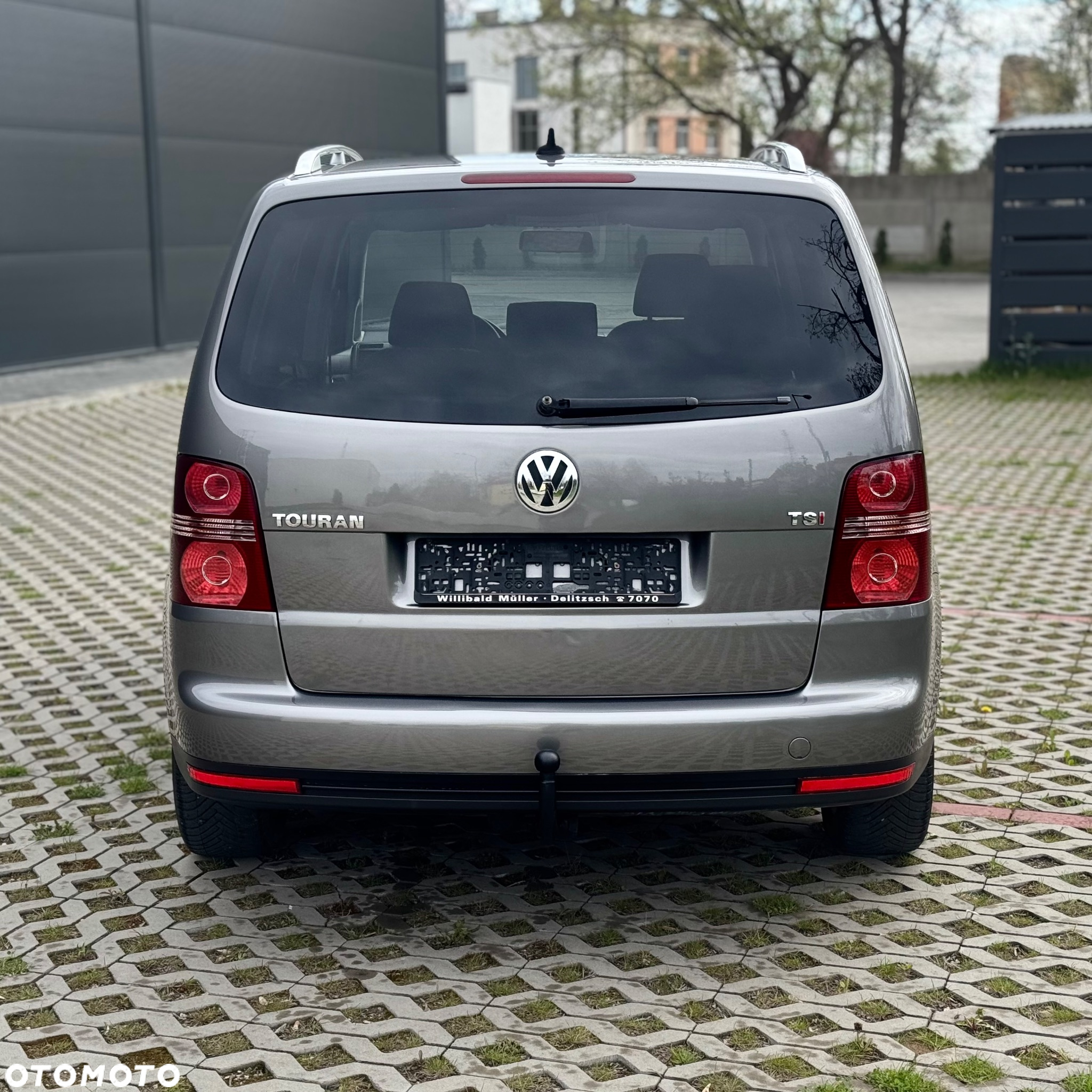 Volkswagen Touran - 4