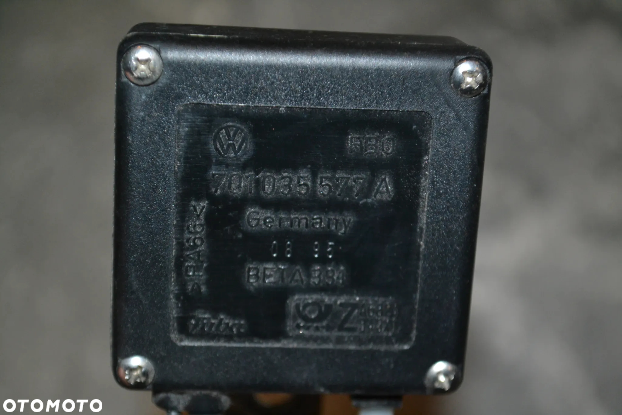 VW T4 WZMACNIACZ ANTENOWY 701035577A ORYGINAŁ - 2