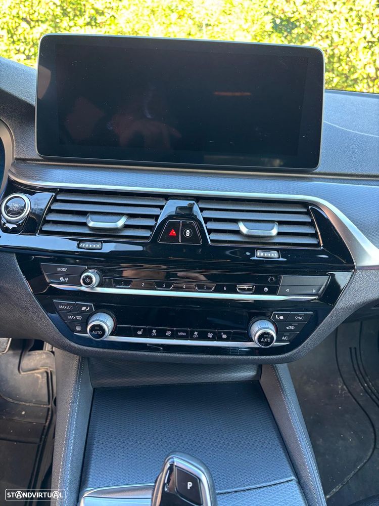 BMW 530 e Pack Desportivo M - 9