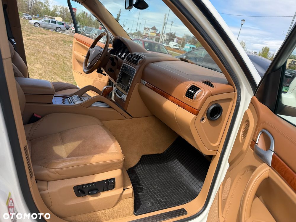 Porsche Cayenne Tiptronic S - 24