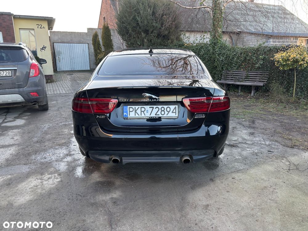 Jaguar XE 25t AWD Prestige - 4