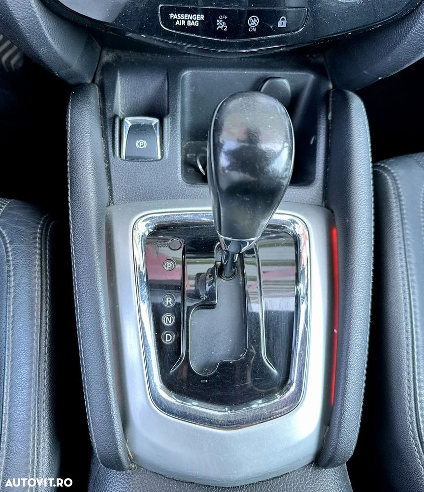 Nissan Qashqai 1.6 DCI Xtronic TEKNA+ - 25