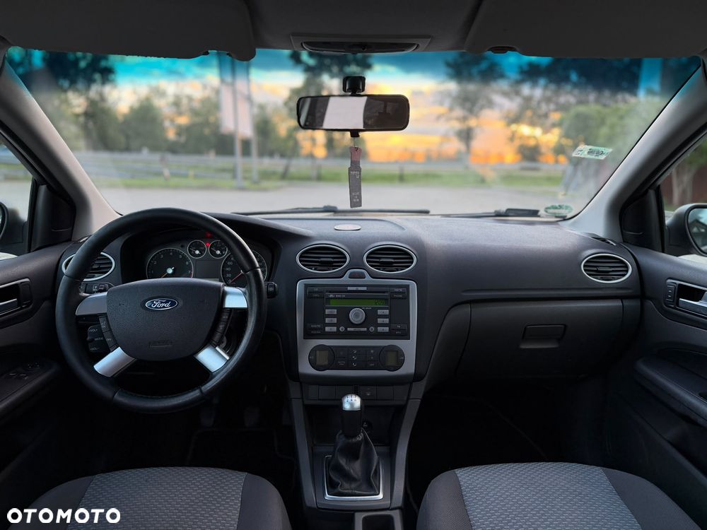 Ford Focus 1.6 Ambiente - 9