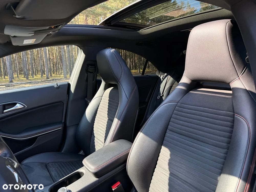Mercedes-Benz CLA 220 4-Matic AMG Line - 6