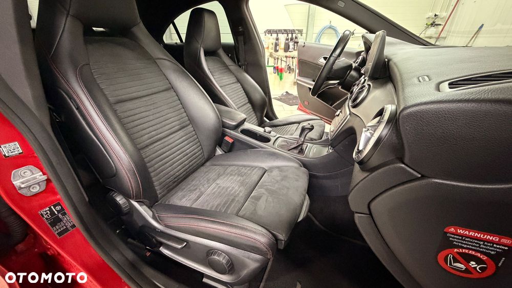 Mercedes-Benz CLA 180 AMG Line - 25