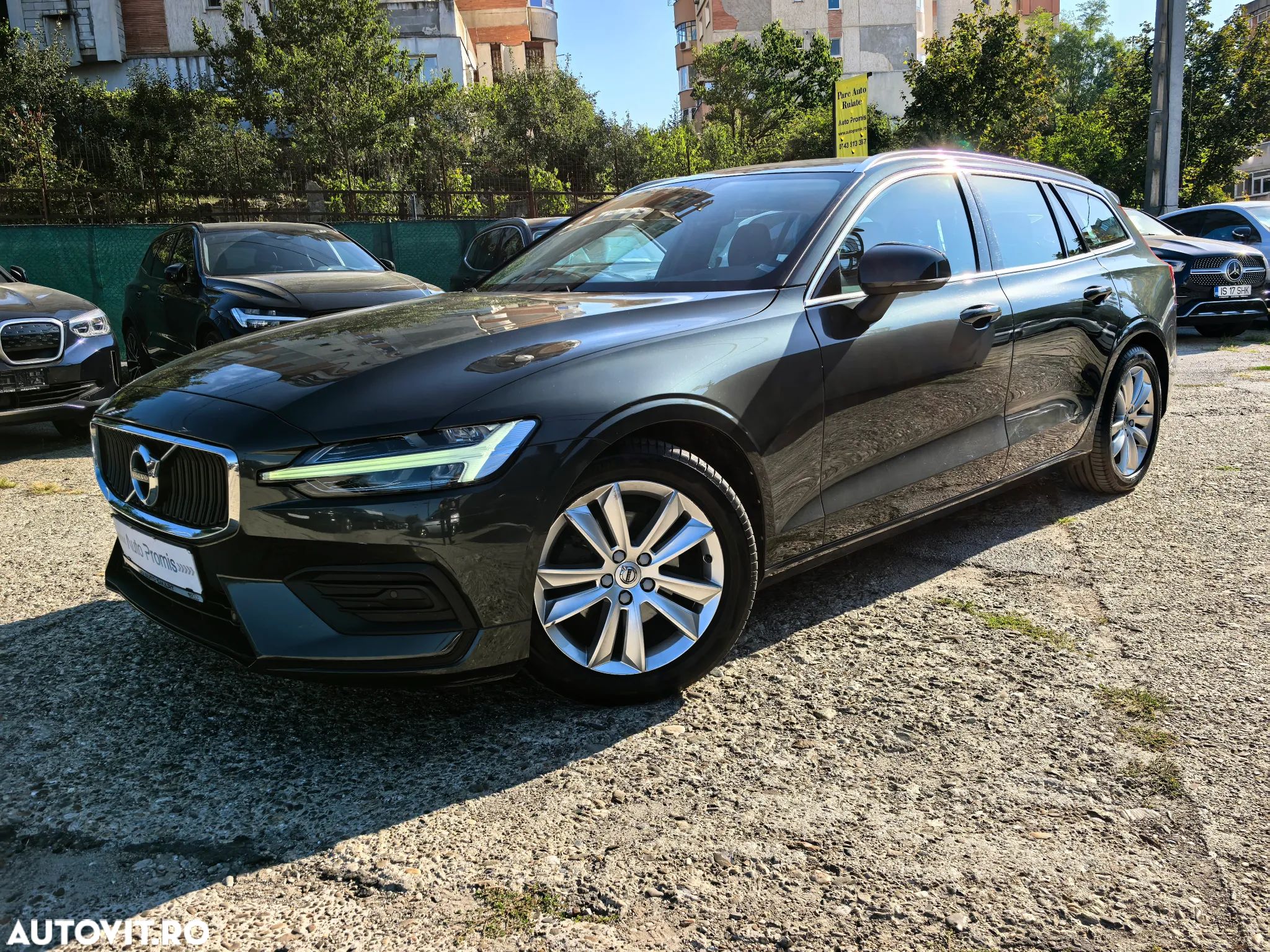 Volvo V60 D3 Geartronic Momentum Pro - 1
