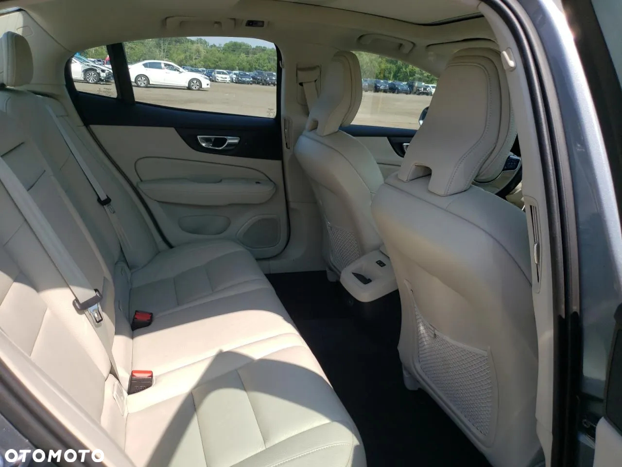 Volvo S60 T6 AWD Momentum Pro - 9
