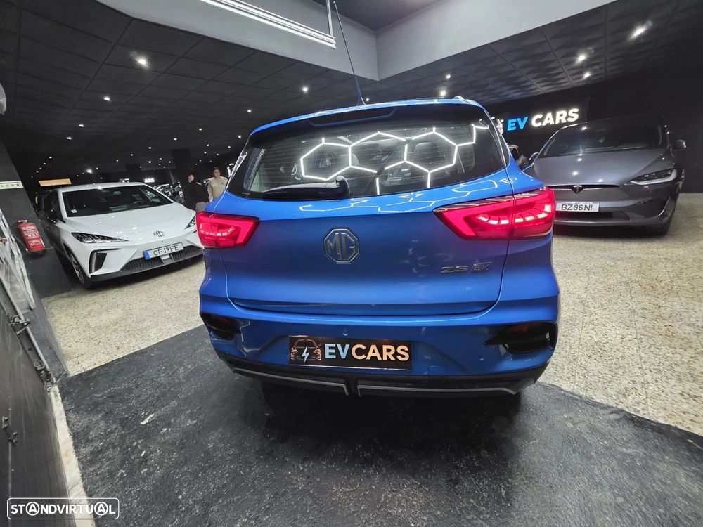 MG ZS EV 72.6 kWh Luxury OBC 11 kW - 18