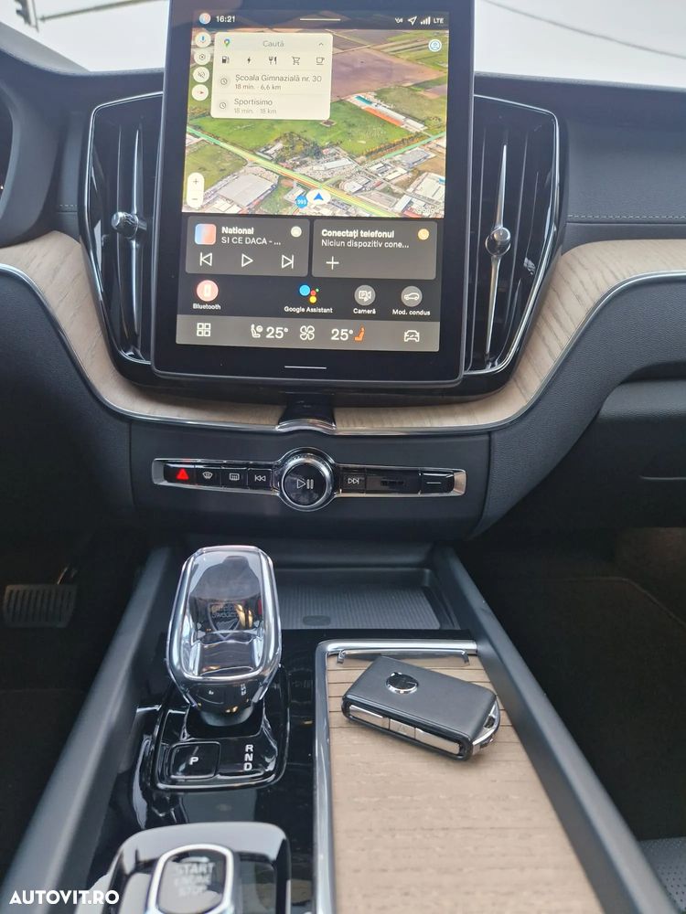 Volvo XC 60 T8 AWD AT PHEV Ultra Bright - 12