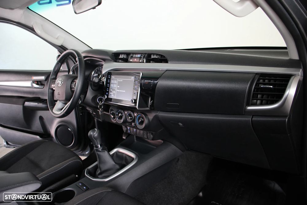 Toyota HILUX 2.4 D-4D 4WD CE Trial 3L - 11