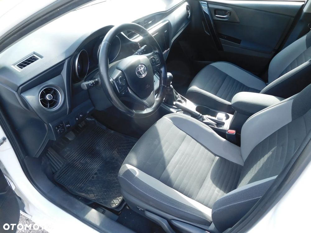 Toyota Auris 1.6 D-4D Premium - 5