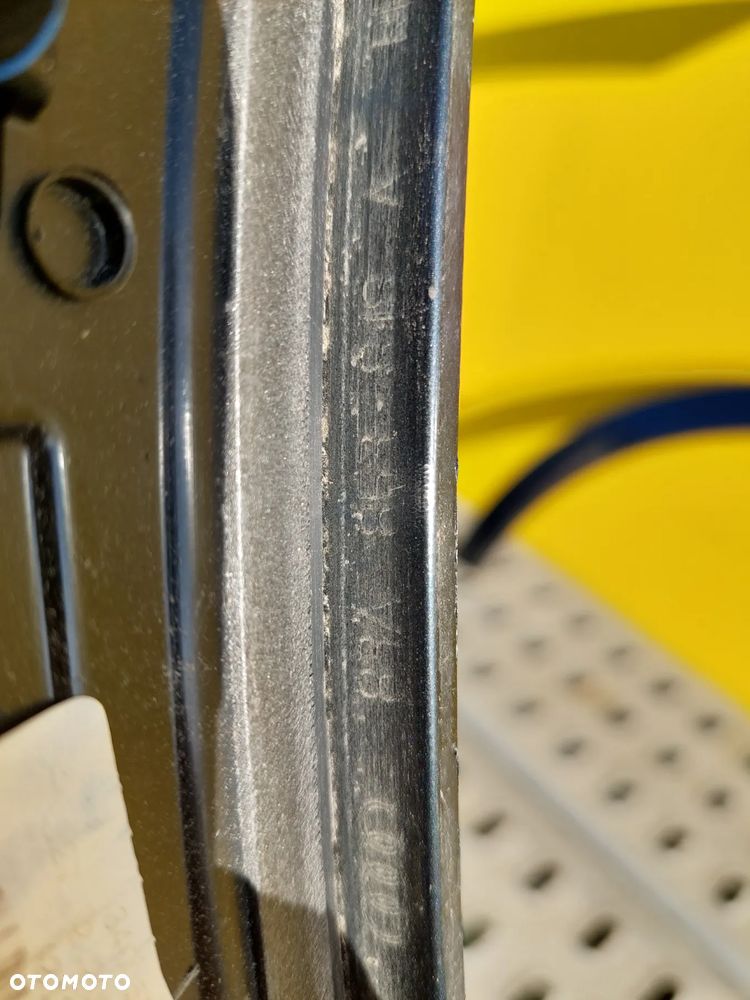 AUDI Q3 83A listwa na błotnik LY9T - 4