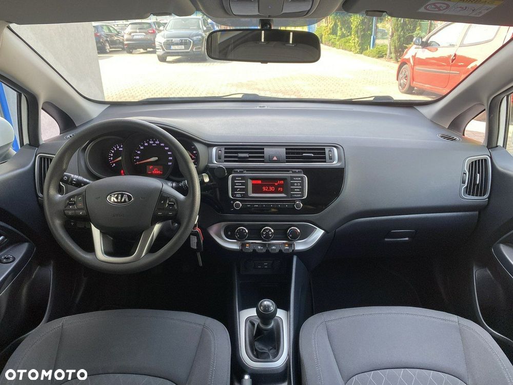 Kia Rio - 12