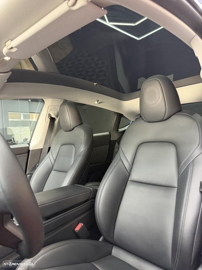 Tesla Model Y Long Range Dual Motor AWD - 12