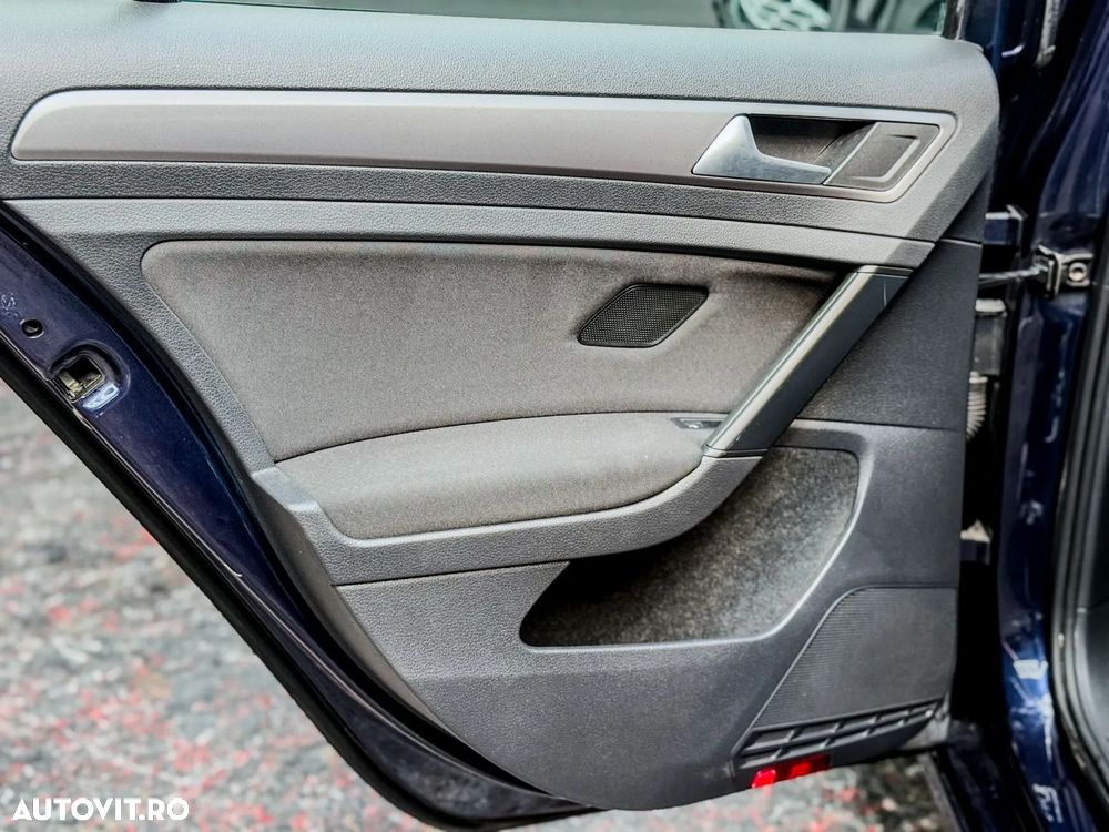 Volkswagen Golf - 22