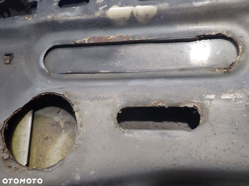 MASKA AUDI 80 B2 - 26