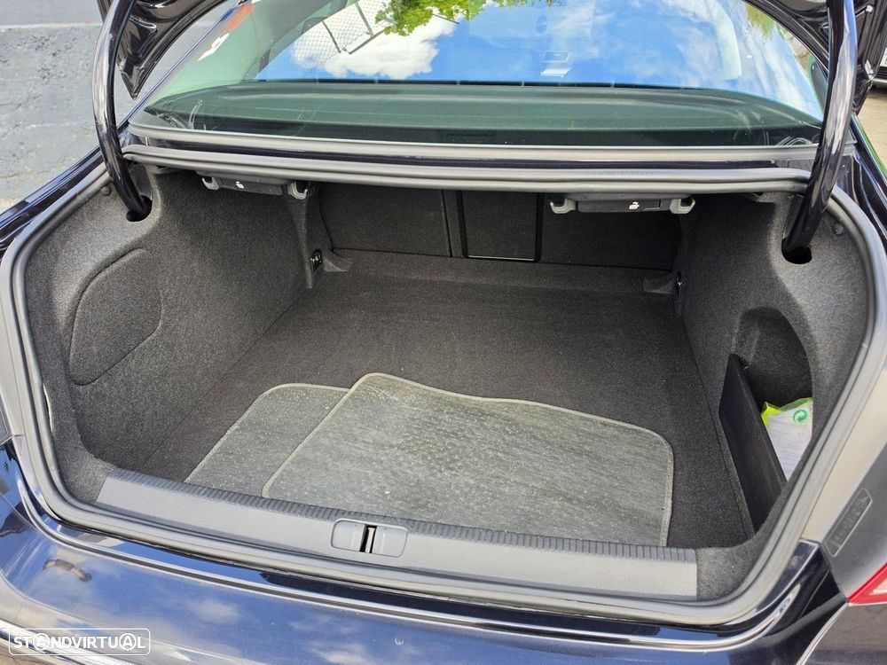 VW Passat CC - 16