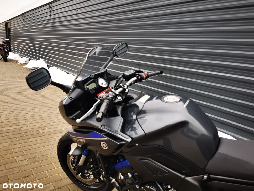 Yamaha FZ8 - 11