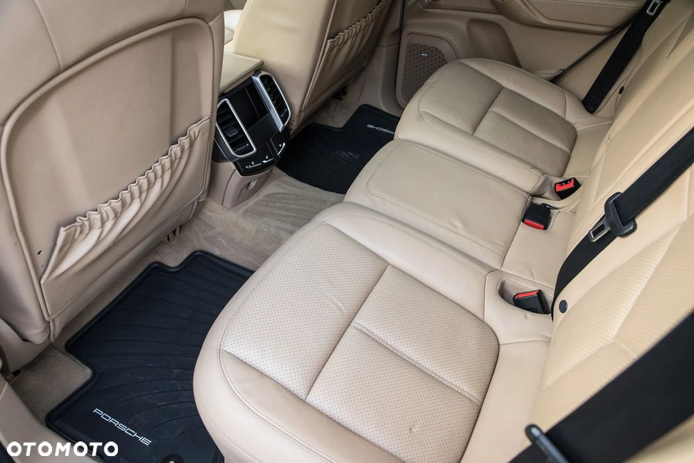 Porsche Cayenne - 23