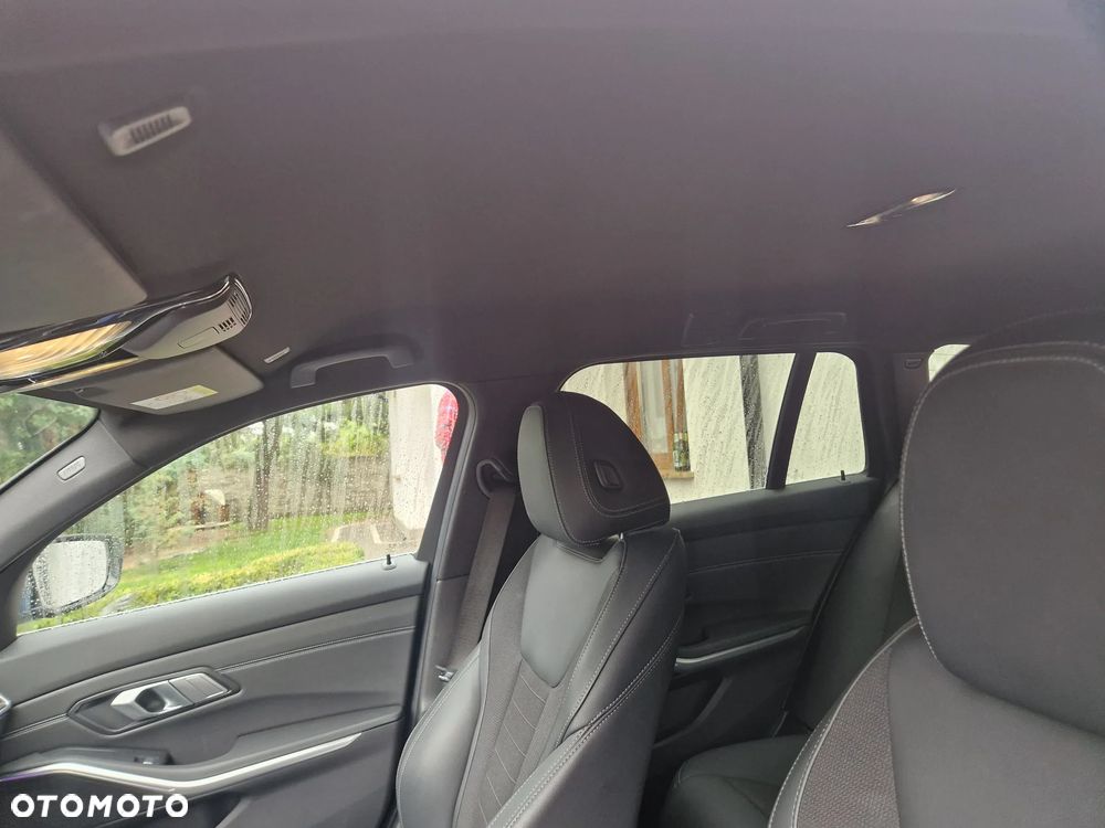 BMW Seria 3 330e - 13