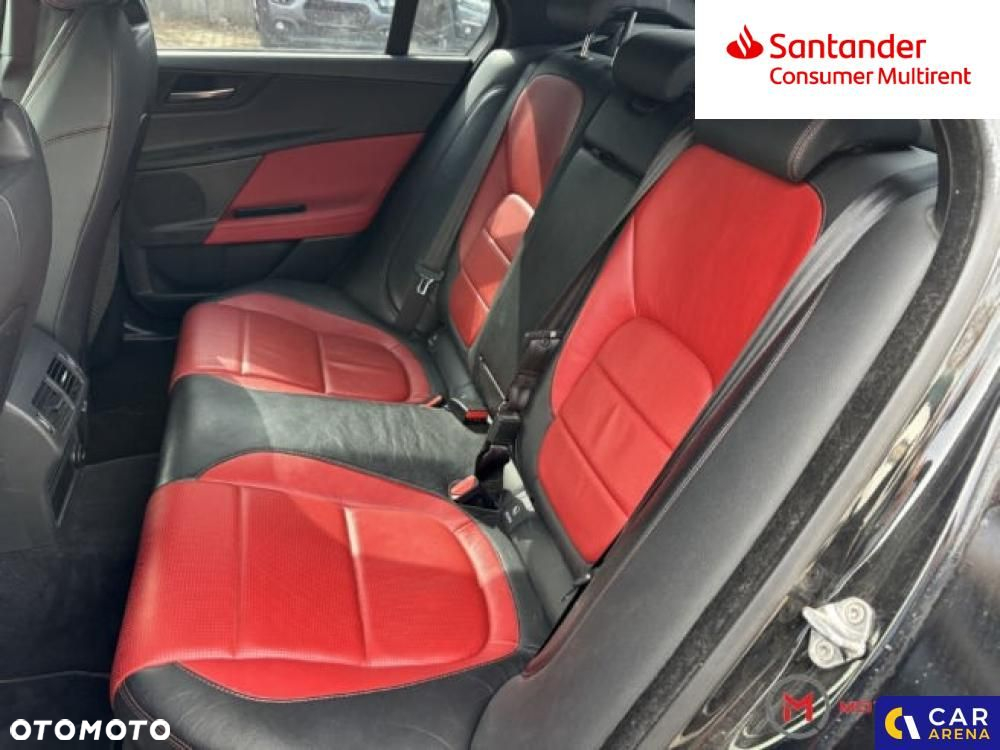 Jaguar XE - 33