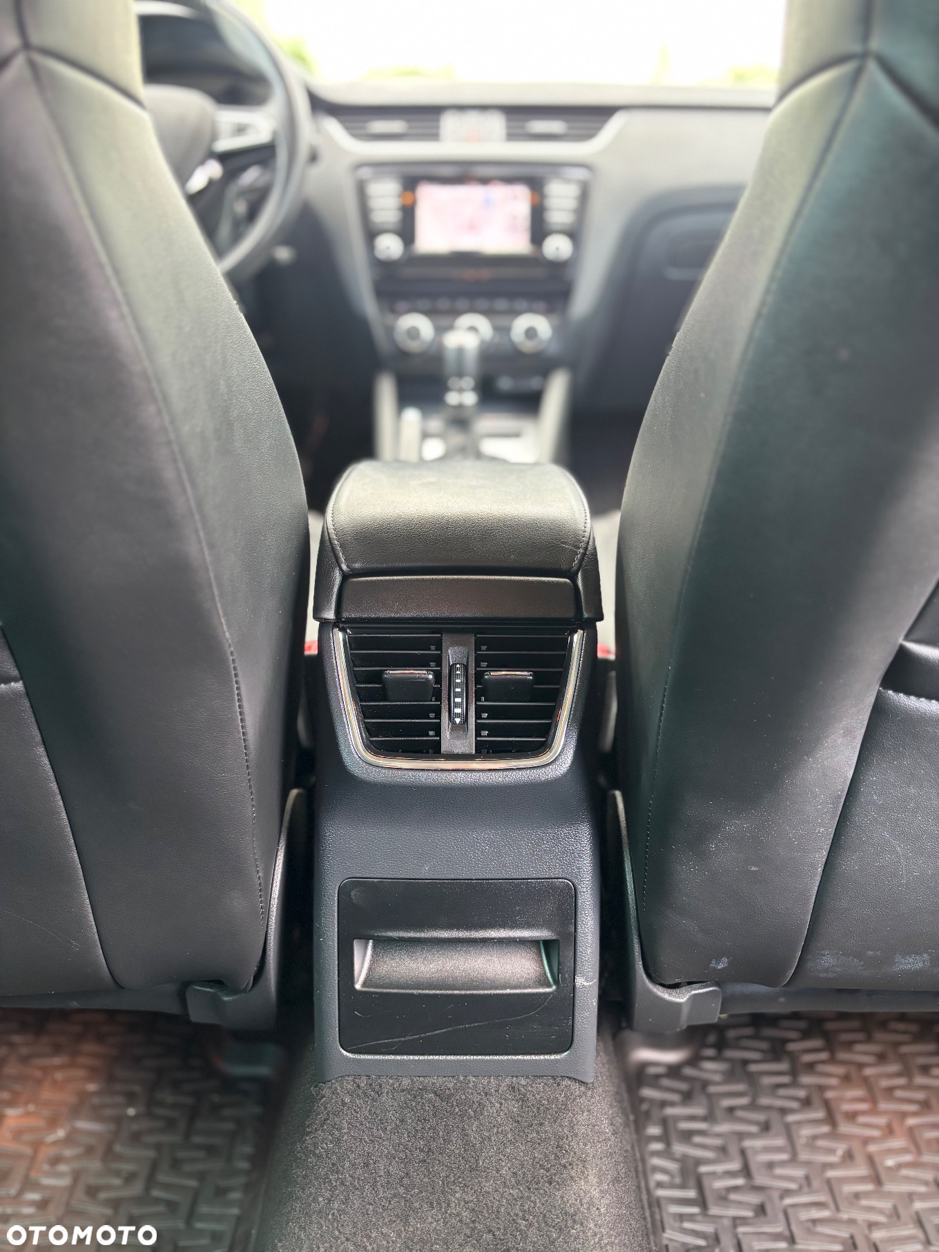 Skoda Octavia Combi 1.6 TDI DPF DSG Elegance - 35