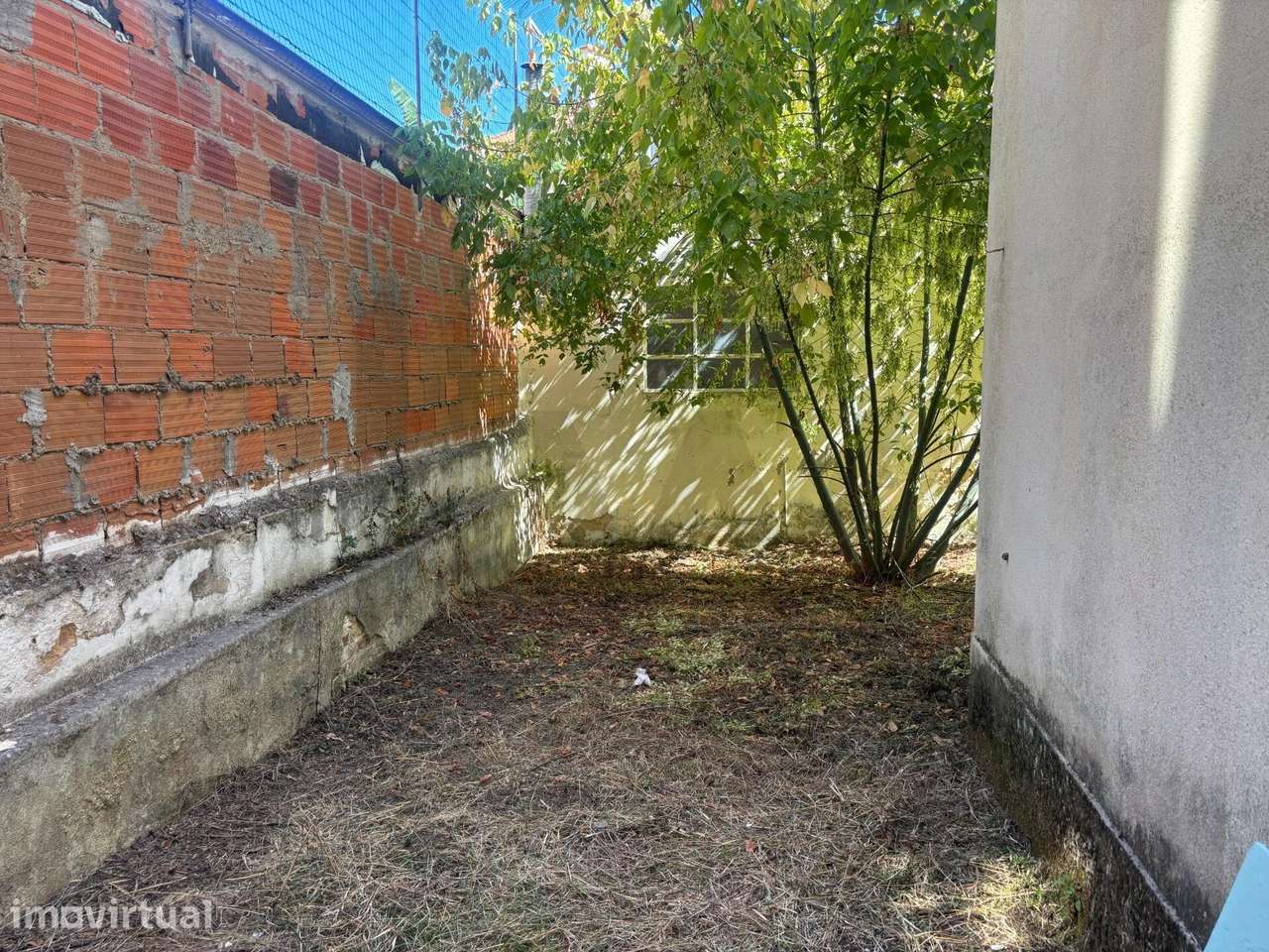 Prédio com 10 frações junto ao Mercado Municipal de Almada - Grande imagem: 5/25