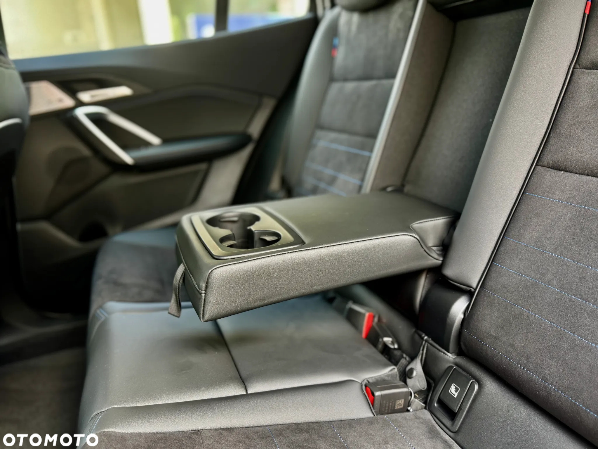 BMW iX2 eDrive20 66.5kWh M Sport - 13